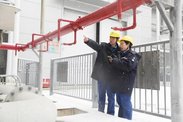 北京热电厂运行人员加强对室外供电设备的巡视巡查力度