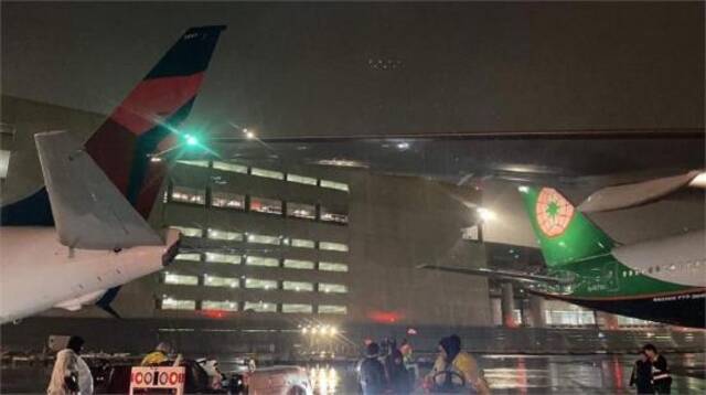台媒：长荣航空客机在旧金山起飞前与另一架美国客机发生擦撞，现场画面曝光