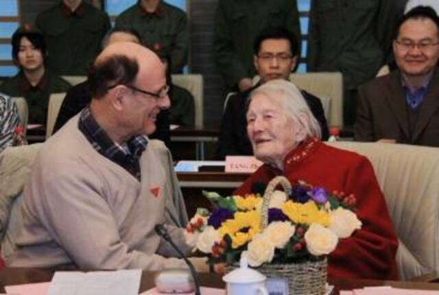 2020年12月，北外为伊莎白庆祝105岁生日。