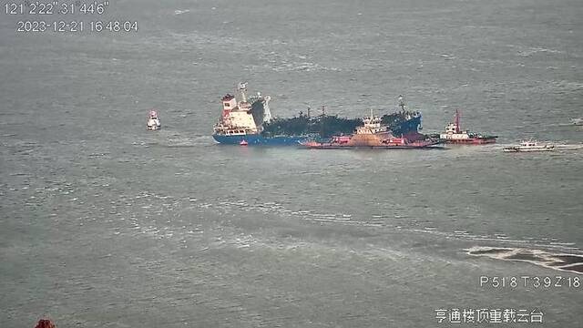 长江常熟段一外籍船舶起火爆燃，遇险22人已全部获救