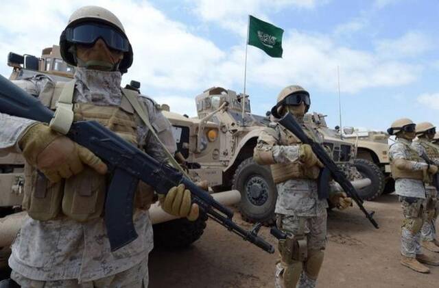 沙特武装部队举行演习/英国新闻网站“中东观察”