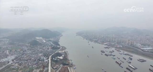 长江岸线不断刷新“颜值” 一江绿水推动沿线城市繁荣发展