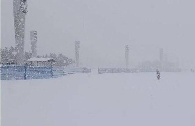 冷流暴雪（图片来源：微博网友“观云梦雨”的视频截图）