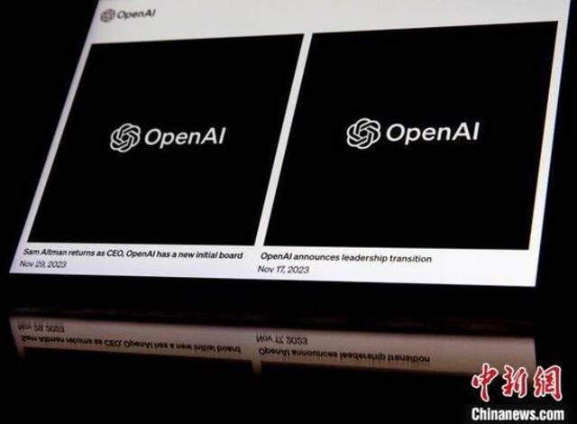 图为12月20日拍摄的OpenAI于11月发布在公司博客上的两份人事变动声明。中新社记者刘关关摄