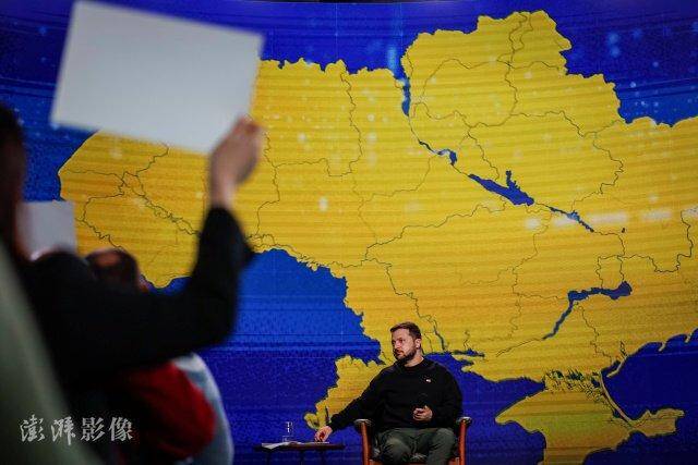 当地时间12月19日，乌克兰基辅，乌克兰总统泽连斯基举行年度新闻发布会。图自澎湃影像