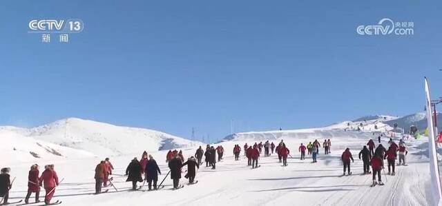追着雪花看新疆 | “冷资源”撬动“热产业” 冰雪游点燃新疆文旅冬季激情
