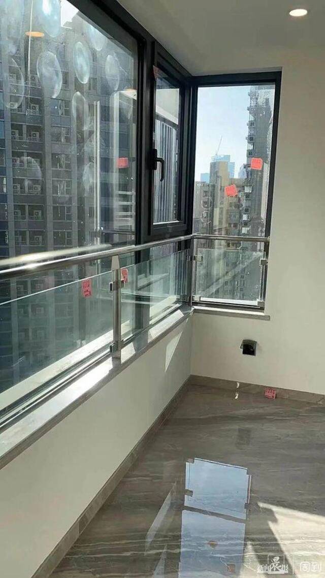 花费千万买的上海豪宅，玻璃窗竟像“哈哈镜”