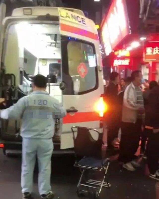 广州一男子非正常死亡，附近商户讲述现场情况，当地警方：属实，已出警