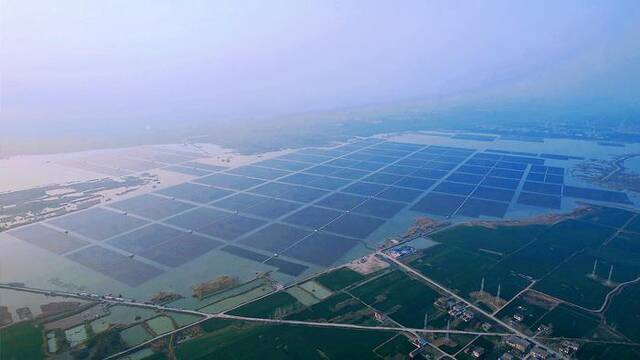 三峡能源投资建设的阜阳水面光伏电站实现全容量并网