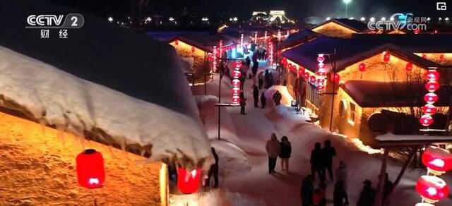 围炉煮茶、篝火晚会、赏雪雕、挂灯笼……仪式感拉满 传递浓浓“年味儿”