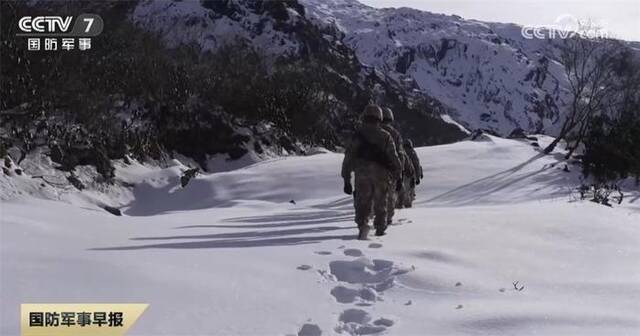 【节日 我们在战位】西藏军区某边防团：踏冰卧雪巡逻祖国边防线