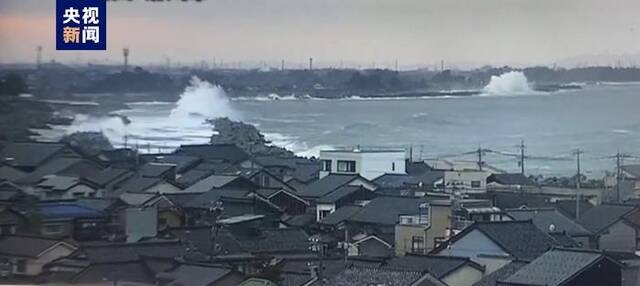 日本轮岛市因地震发生“大规模”火灾