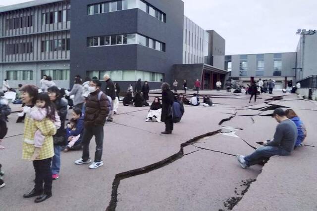 “核电站检查、海啸警报、新干线停运……” 日本多地严阵以待