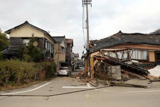 美太平洋海啸预警中心：日本地震引发的海啸威胁“已基本过去”