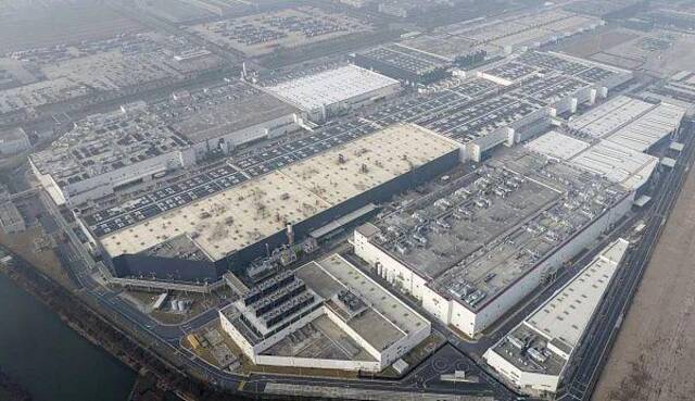 2023年12月31日，特斯拉上海超级工厂。图源：视觉中国