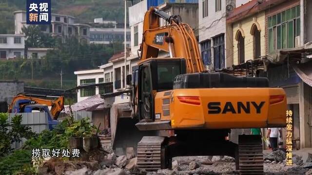 收红包从忐忑到成为习惯 副镇长捞取项目建设好处费连垃圾桶都不放过