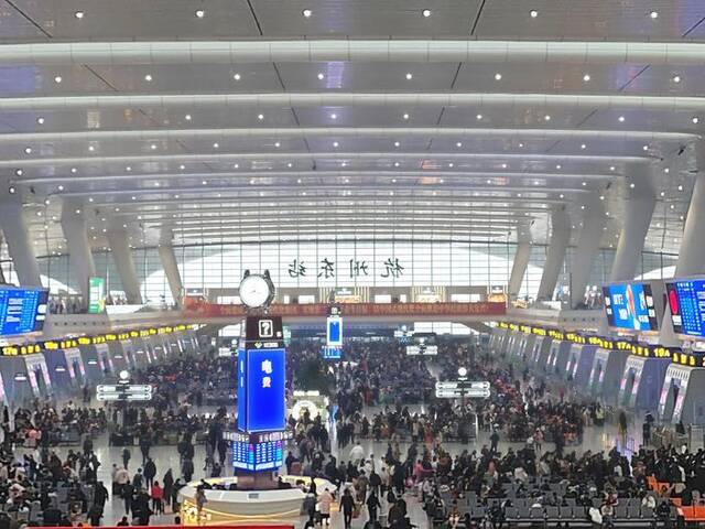 杭州东站受访者供图