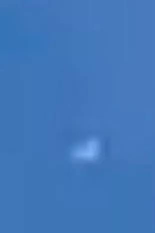 美国加利福尼亚州男子在天空捕捉到“井字状”UFO不明飞行物，并警告说我们并不孤独