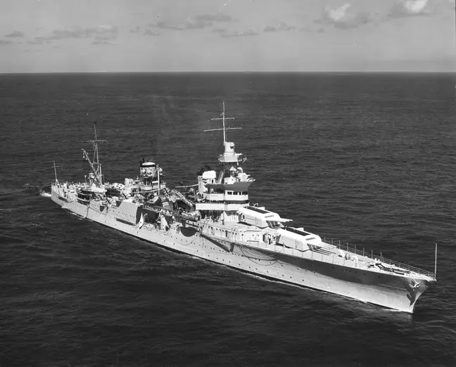 1945年7月30日美国印第安纳波利斯号重型巡洋舰150名水手被鲨鱼逐一吃掉