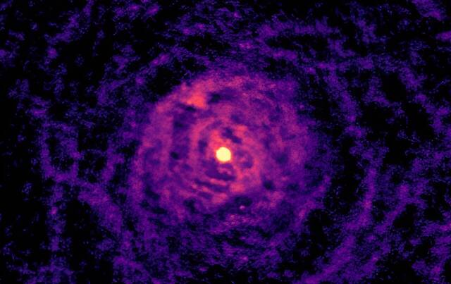 宇宙化学揭开恒星之舞：ALMA望远镜发现隐藏的轨道秘密