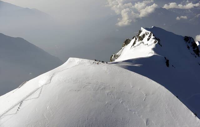 西欧最高的山峰勃朗峰在两年内缩小了两米多