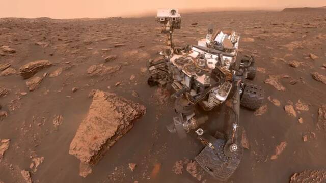美国国家航空航天局的好奇号火星车在停机期间从黎明到黄昏在火星上拍摄