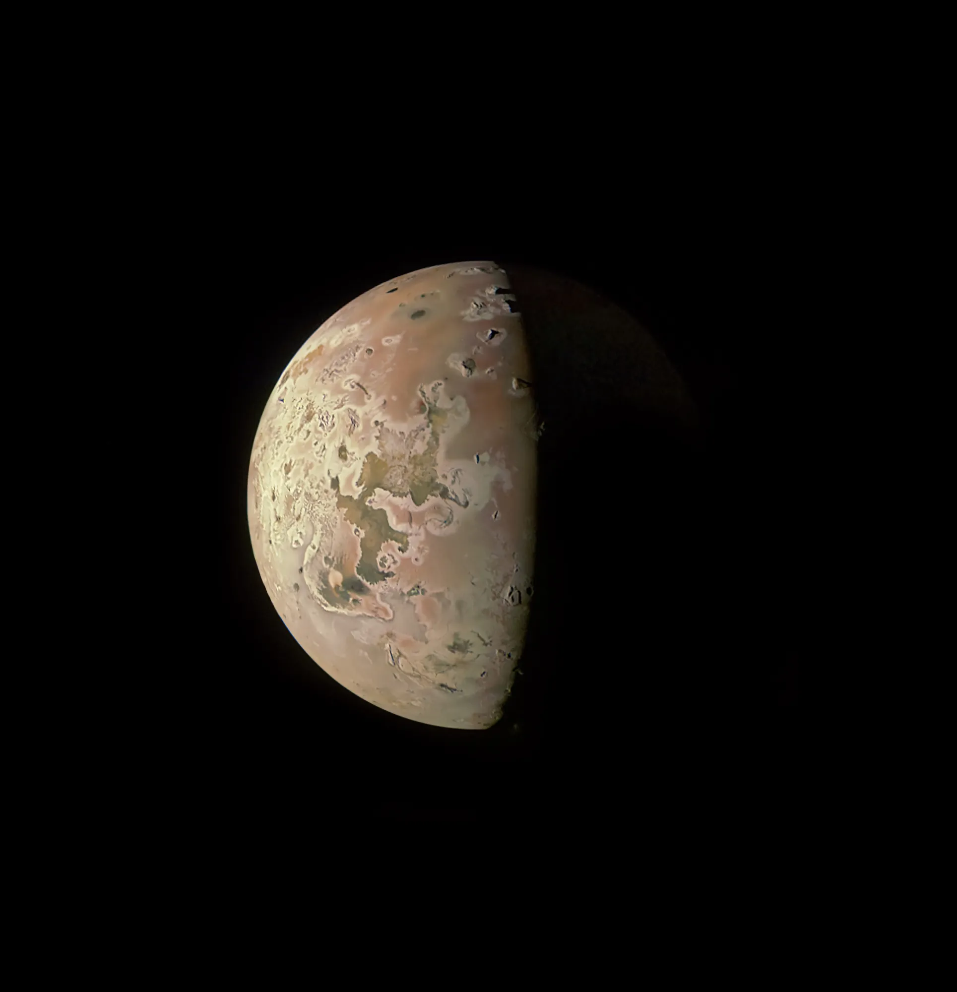 美国国家航空航天局的朱诺号将于12月30日近距离观察木星的火山卫星木卫一