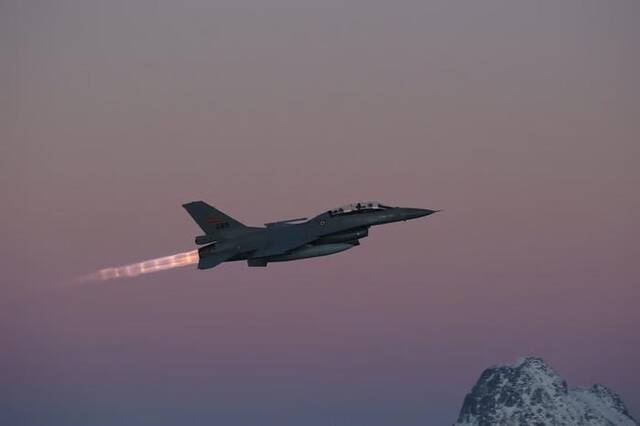 丹麦空军的双座型F-16图源：社交媒体