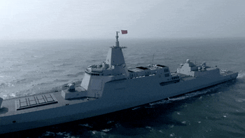 055型大驱南昌舰远海护卫时拿外军航母练兵细节首次披露