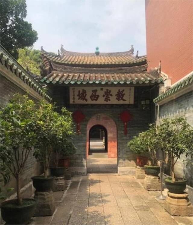 ▲怀圣寺三门。（作者供图）