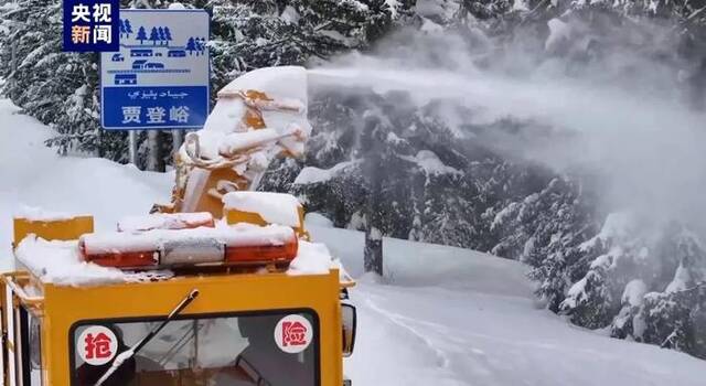 山区局地雪崩风险极高！滞留游客陆续撤离！知名景区暂停开放