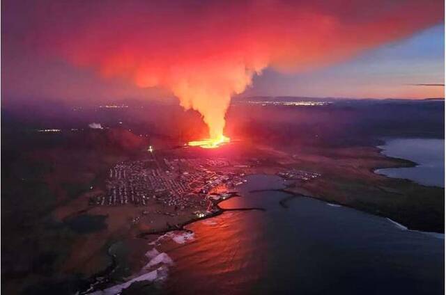 ▲冰岛火山1月14日再度喷发