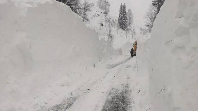 禾木X852线道路推山雪现场，图源：平安喀纳斯