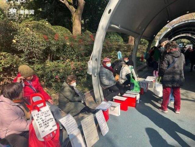 上海人民公园相亲角记者祝依凡摄