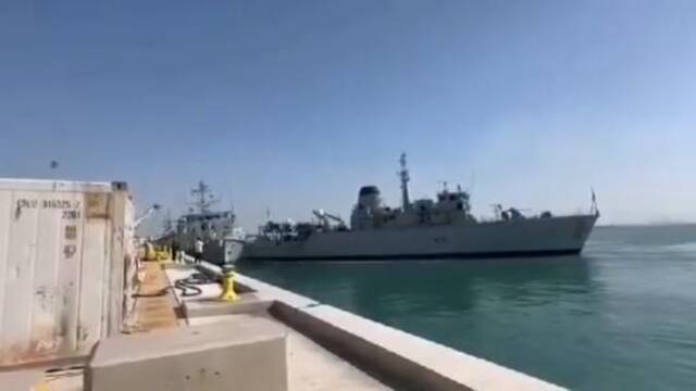 尴尬！英媒：视频显示两艘英国军舰在巴林相撞，皇家海军证实了