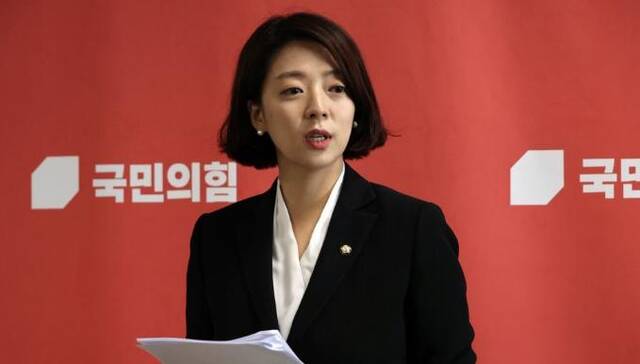 韩国国会女议员街头遇袭，李在明发声：决不能容忍任何政治恐袭