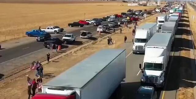 抗议车队驶向边境（视频截图）