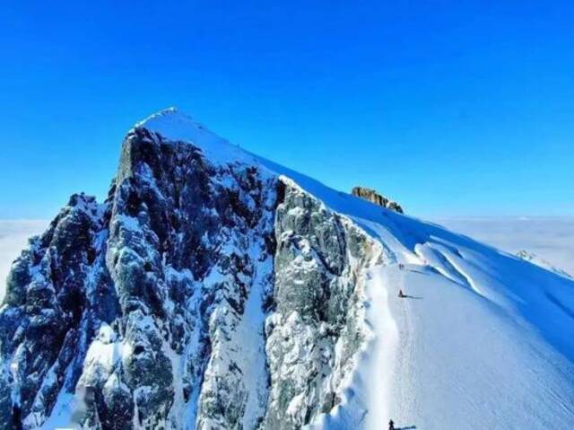哈巴雪山。据香格里拉融媒体 
