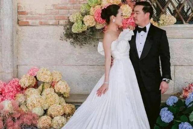 这场泰国总理参加的华裔奢华婚礼，新人是什么背景？