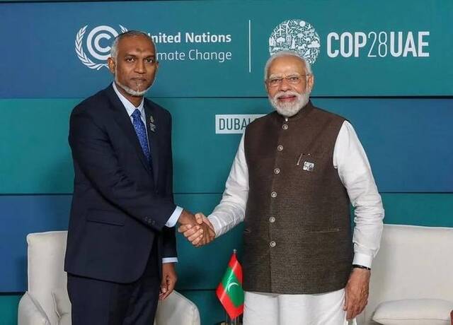 马尔代夫总统穆伊兹和印度总理莫迪在COP28会晤（资料图）图自马尔代夫总统办公室网站