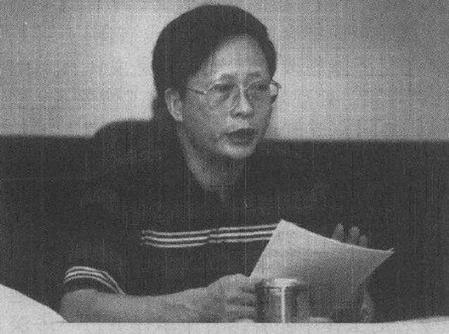 ·1998年8月，时任福建省体改委主任的苏增添在福州参加学习班。