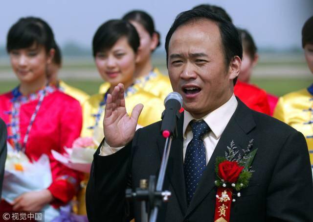 2006年，兰世立在天河机场宣布迎来首架空中客车。图源：视觉中国