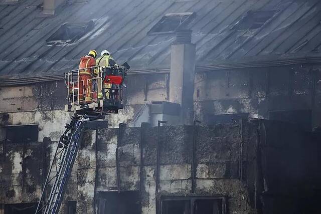 西班牙瓦伦西亚住宅楼火灾造成4死15伤 约15人失踪