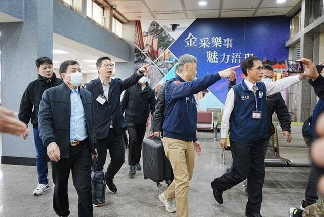 ▲23日上午，大陆第二批代表团人员抵达金门。图源：台湾《联合报》