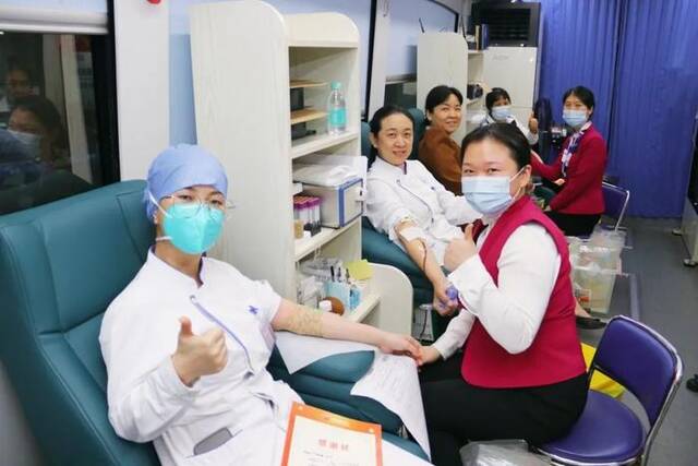 深圳市第三人民医院医护人员积极参与献血活动。微信公众号“深圳市血液中心”图