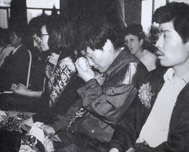 1992年4月28日，杭州市上城区重奖经济开拓者，当宗庆后接过10万元大奖时，这个铮铮铁汉流下了热泪。浙商杂志图
