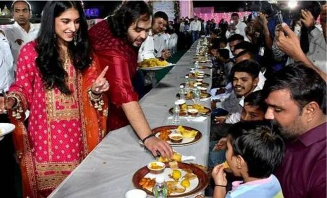 在派对举行前，阿南特与拉迪卡为贾姆纳加尔约51000名居民提供了传统美食