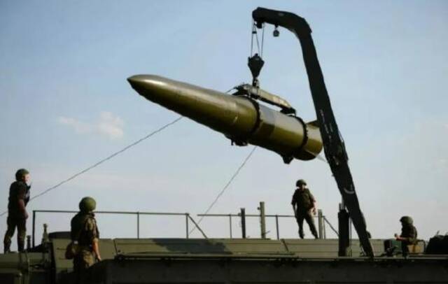 俄罗斯“伊斯坎德尔”战术弹道导弹可携带核弹头。
