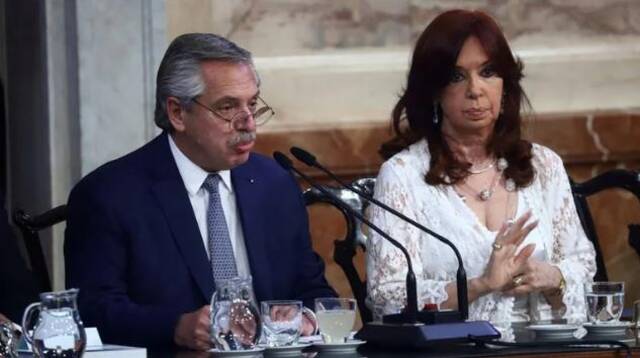 阿根廷两位前总统：克里斯蒂娜（右）、阿尔韦托·费尔南德斯图：资料