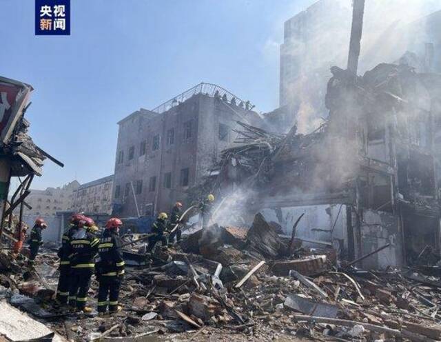 独家航拍丨河北燕郊一商铺发生爆炸 总台记者探访事故核心现场
